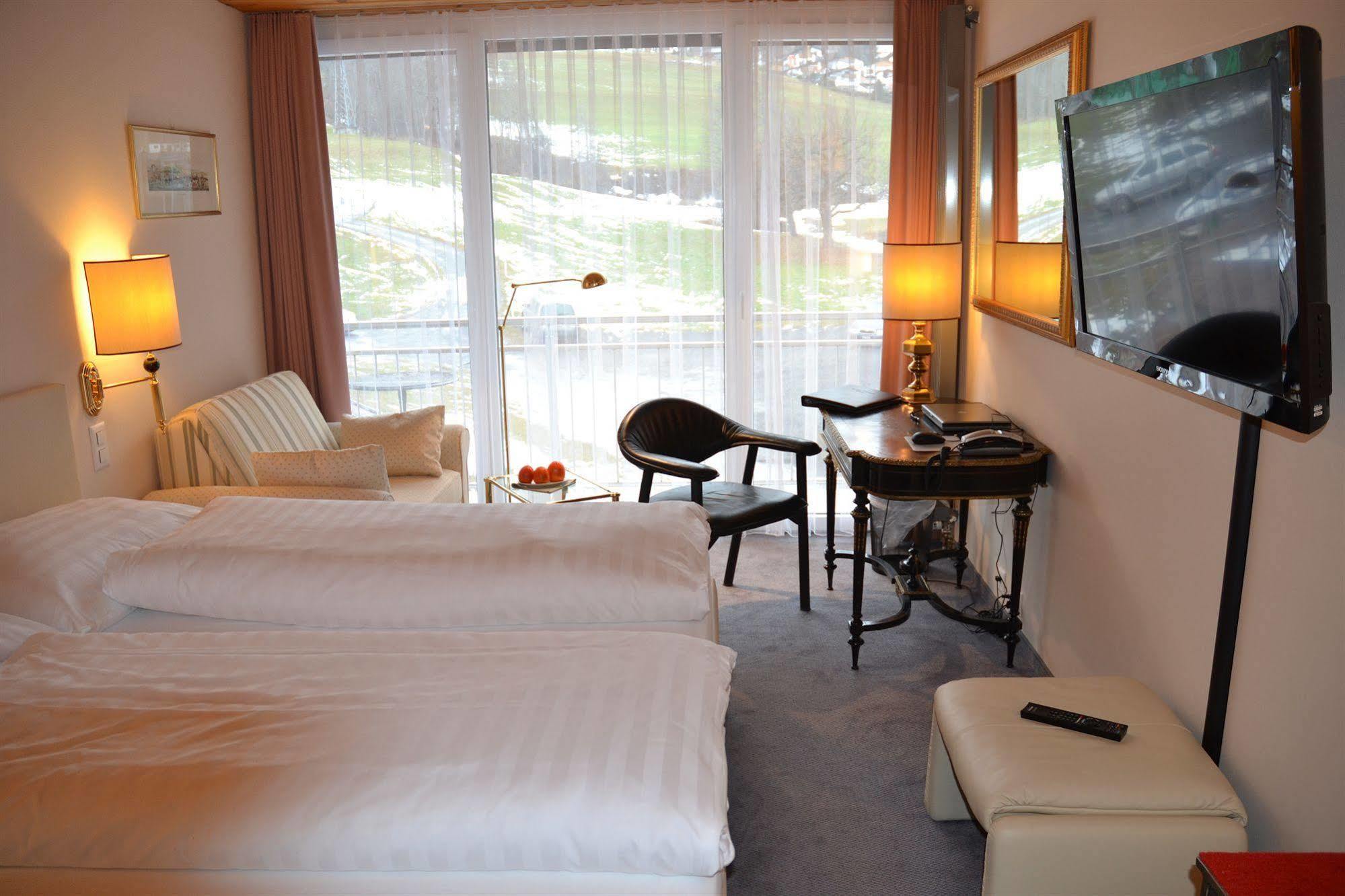 Hotel Hillsite Smart Flims